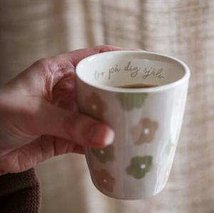 *FÖRBOKAS* Mugg Tro på dig själv - Majas lyktor/ Barncancerfonden